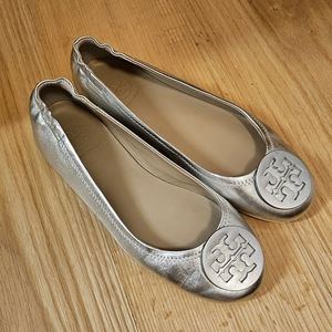 Tory Burch Minnie flats in silver